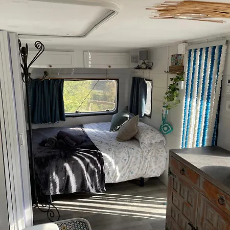La Calma Y La Caravana Campsite *